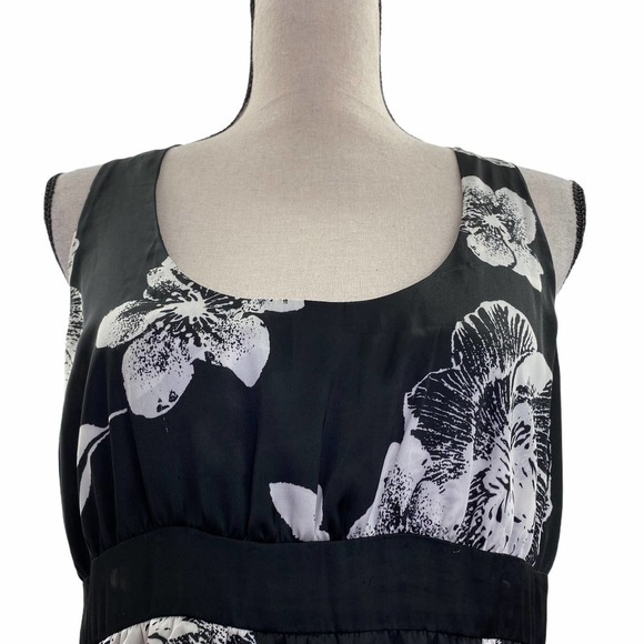 CHARLOTTE Russe Layered Floral Sleeveless Blouse - Picture 2 of 10